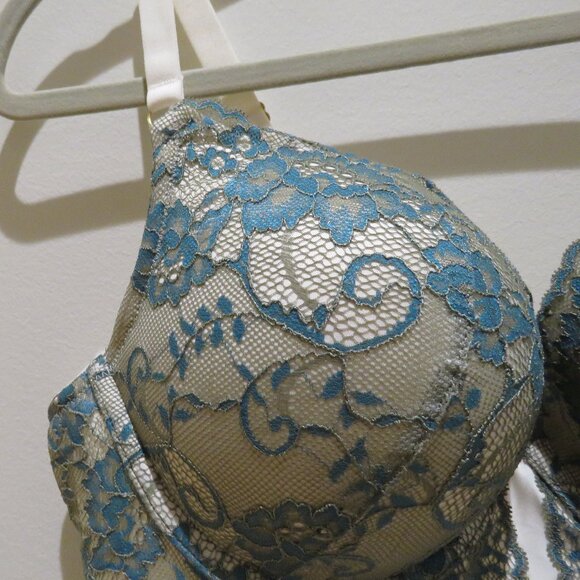 TORRID Plunge Push Up Bra Bustier in White Teal Lace Romantic - Size 40C - Picture 7 of 13